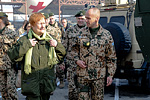  President Halonen discussing the security situation in the region and other issues with Lieutenant Colonel Mikael Feldt, Commander of the crisis management forces. Elina Katajamäki/Finnish Defence Forces 